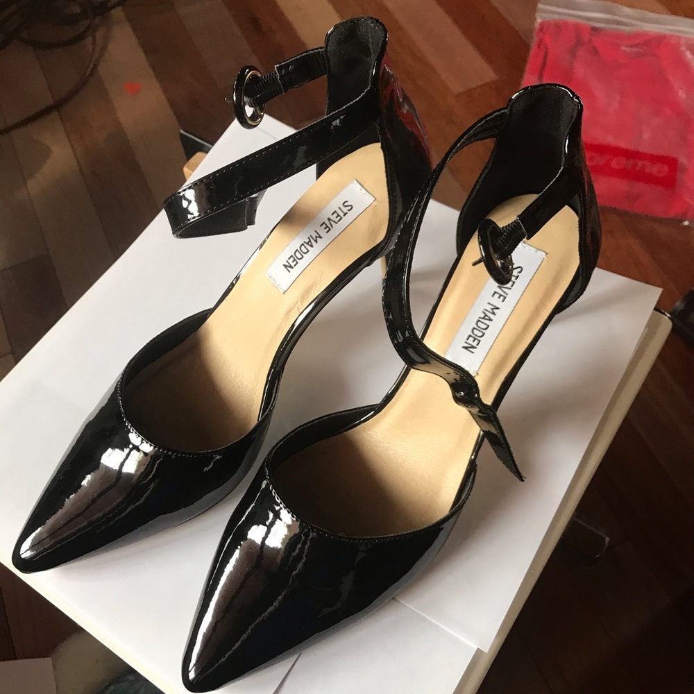 Steve Madden Black Patent Leather Strap Heels Sz10